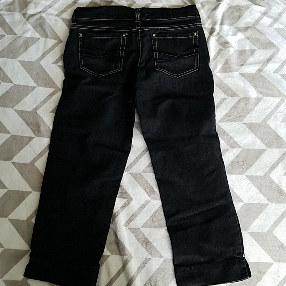 White House Black Market Noir Black Capri Jeans Size 2 - Picture 2 of 8